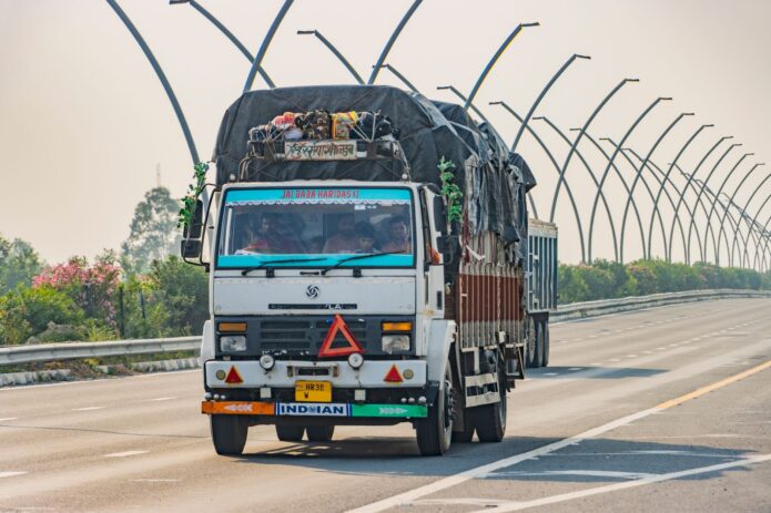 Udaan acquires LYNK Logistics
